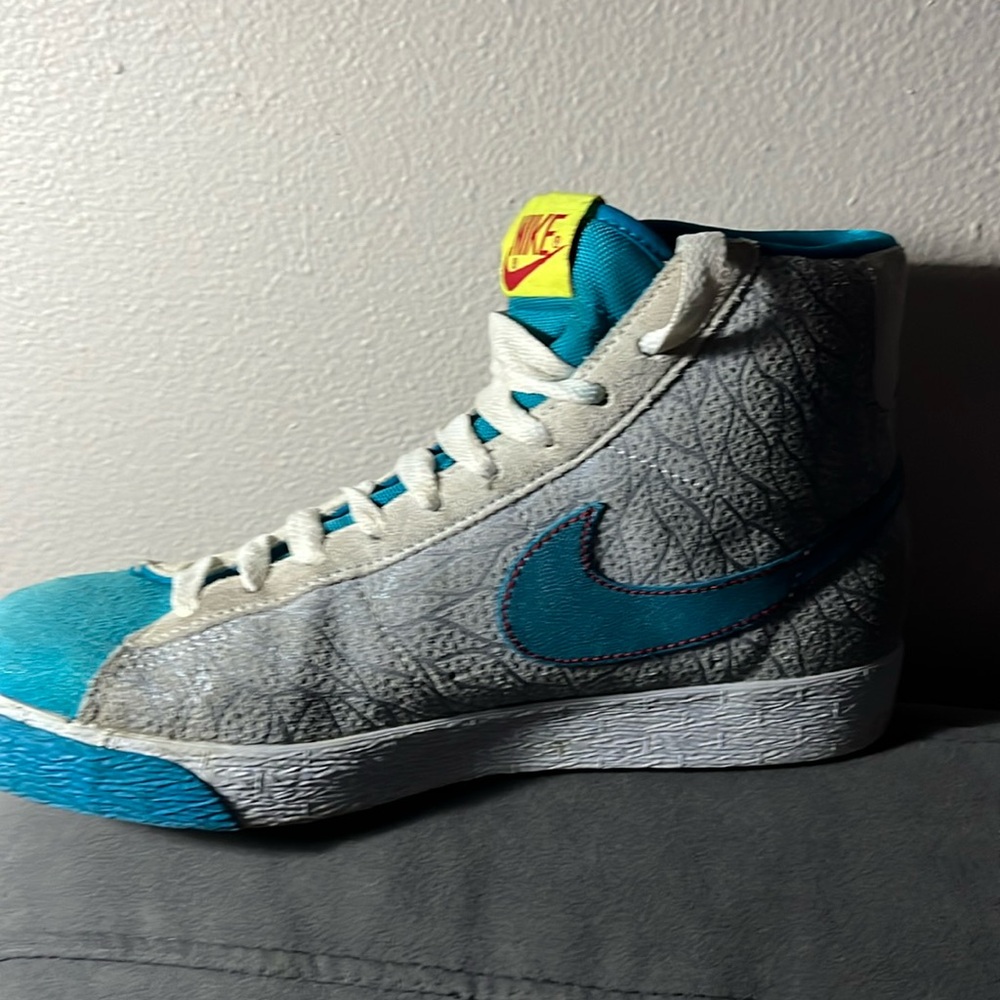 Nike Mid Blazer High Top.